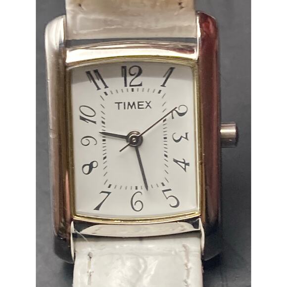 Timex Womens Petite Watch 18mm with New Battery - Adjustable Leather Band - Picture 4 of 10